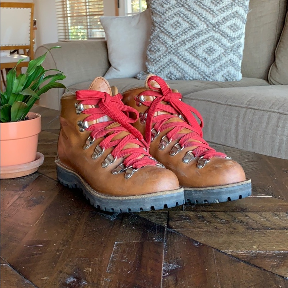 Danner Mountain Light Cascade